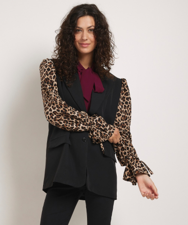 blazer met panterprint mouwen