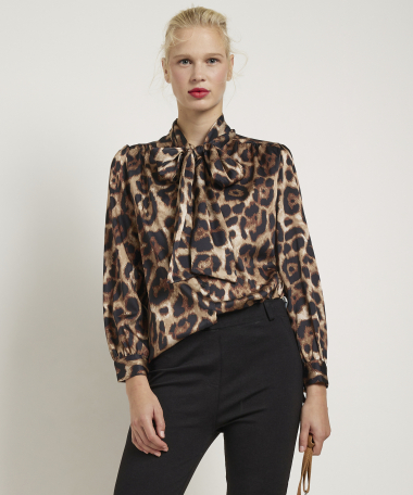 panterprint blouse met strikkraag